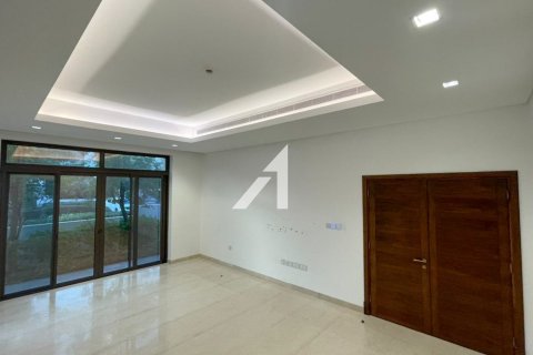 Снять в аренду виллу в Мохаммед Бин Рашид Сити, Дубай: 5 спален, 880м², № 92894 - фото 13