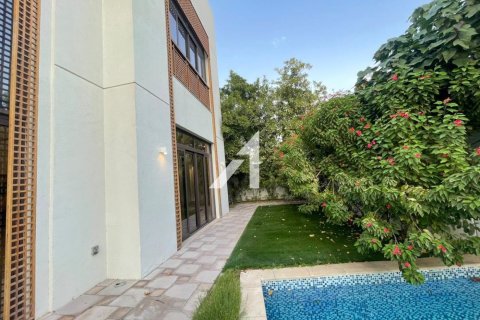 Снять в аренду виллу в Мохаммед Бин Рашид Сити, Дубай: 5 спален, 880м², № 92894 - фото 3