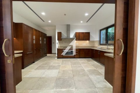 Снять в аренду виллу в Мохаммед Бин Рашид Сити, Дубай: 5 спален, 880м², № 92894 - фото 12