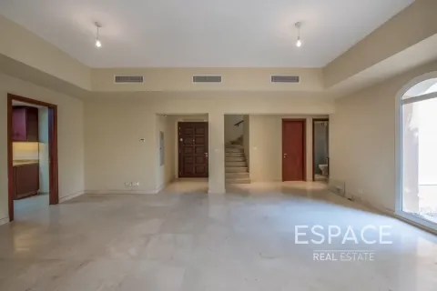 Townhouse in Arabian Ranches, Dubai 3 bedrooms, 273 sq.m. № 62039 - photo 2
