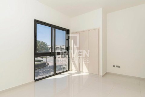 Townhouse in Dubai 3 bedrooms, 225.48 sq.m. № 137127 - photo 5