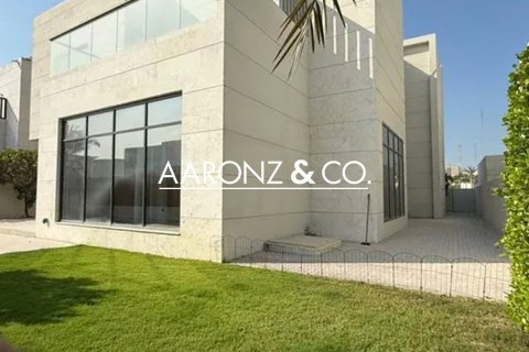 Villa en Al Furjan, Dubai, 4 dormitorios, 611.3 m², № 78345 - foto 1