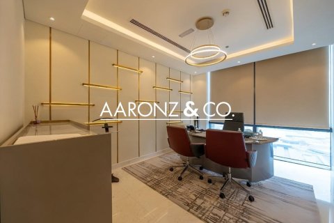 Снять в аренду офис в Даунтаун Дубай (Даунтаун Бурдж Дубай), Дубай: 328.8м², № 78347 - фото 9