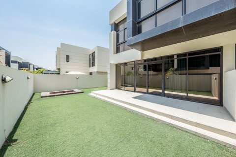 Снять в аренду таунхаус в Flora, DAMAC Hills (Akoya by DAMAC), Дубай: 4 спальни, 393.51016613м², № 12534 - фото 15