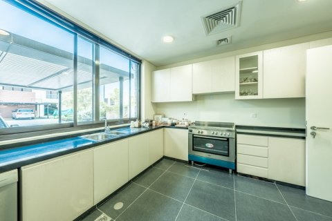 Снять в аренду таунхаус в Flora, DAMAC Hills (Akoya by DAMAC), Дубай: 4 спальни, 393.51016613м², № 12534 - фото 8
