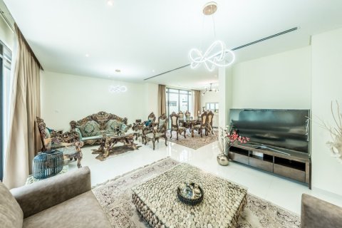 Снять в аренду таунхаус в Flora, DAMAC Hills (Akoya by DAMAC), Дубай: 4 спальни, 393.51016613м², № 12534 - фото 9