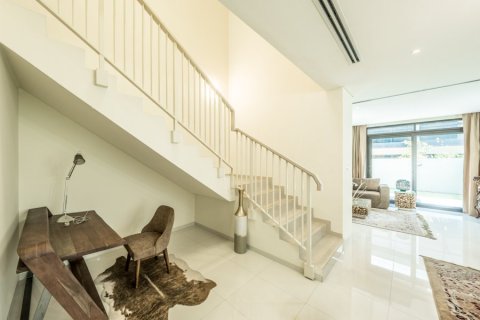 Снять в аренду таунхаус в Flora, DAMAC Hills (Akoya by DAMAC), Дубай: 4 спальни, 393.51016613м², № 12534 - фото 2