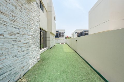 Снять в аренду таунхаус в Flora, DAMAC Hills (Akoya by DAMAC), Дубай: 4 спальни, 393.51016613м², № 12534 - фото 17
