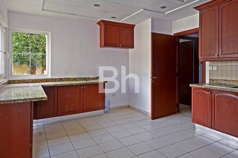Villa in Arabian Ranches, Dubai 5 bedrooms, 424 sq.m. № 22002 - photo 10