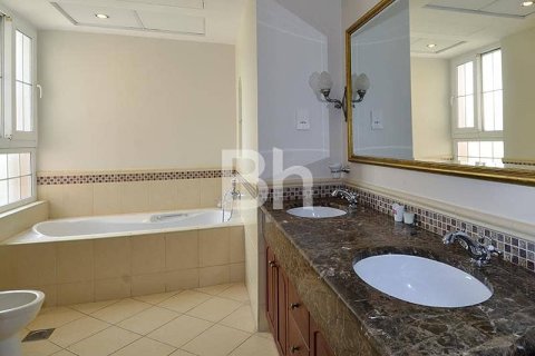 Villa in Arabian Ranches, Dubai 5 bedrooms, 424 sq.m. № 22002 - photo 12