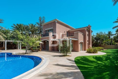 Villa in Arabian Ranches, Dubai 5 bedrooms, 424 sq.m. № 22002 - photo 1