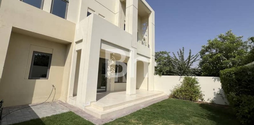 Вилла в Риме, Дубай, 4 спальни, 215м², № 21977