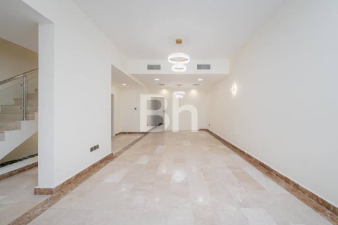 Снять в аренду таунхаус в Джумейра Вилладж Серкл, Дубай: 4 спальни, 384м², № 21980 - фото 3
