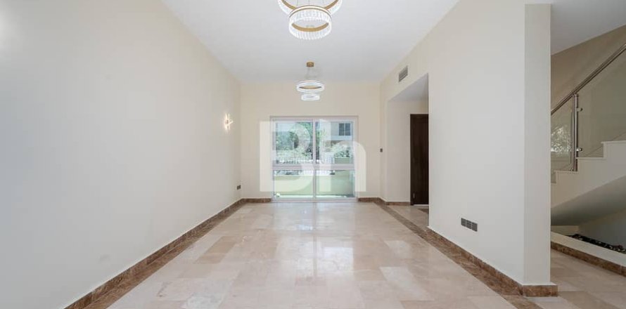Таунхаус в Джумейра Вилладж Серкл, Дубай, 4 спальни, 384м², № 21980
