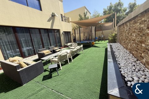 Villa in Nadd Al Sheba, Dubai 4 bedrooms, 354 sq.m. № 75261 - photo 9