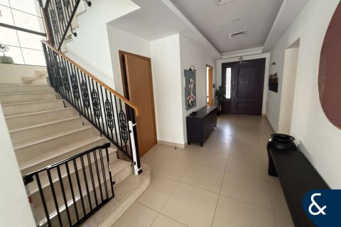 Villa in Nadd Al Sheba, Dubai 4 bedrooms, 354 sq.m. № 75261 - photo 2