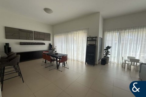 Villa in Nadd Al Sheba, Dubai 4 bedrooms, 354 sq.m. № 75261 - photo 5