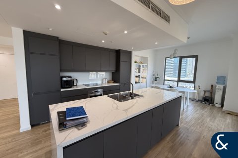 Купить квартиру в Даунтаун Дубай (Даунтаун Бурдж Дубай), Дубай: 3 спальни, 195м², № 75260 - фото 4