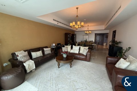 Apartment in Emirates Crown, Dubai Marina, Dubai 3 bedrooms, 361 sq.m. № 75256 - photo 3