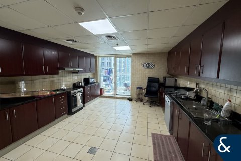 Apartment in Emirates Crown, Dubai Marina, Dubai 3 bedrooms, 361 sq.m. № 75256 - photo 2