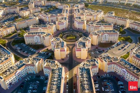 Здание в International City, Дубай, 2050м², № 90473