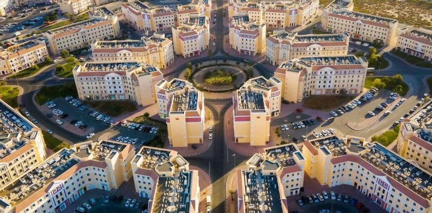 Здание в International City, Дубай, 2050м², № 90473