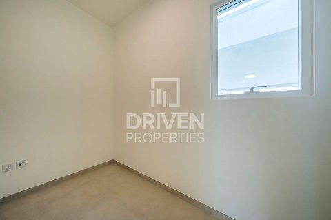 Townhouse in The Valley, Dubai 4 bedrooms, 258.08 sq.m. № 127659 - photo 17