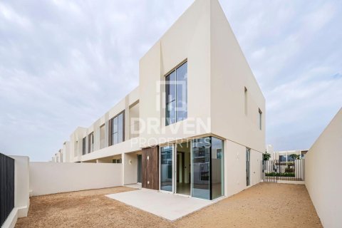 Townhouse in The Valley, Dubai 4 bedrooms, 258.08 sq.m. № 127659