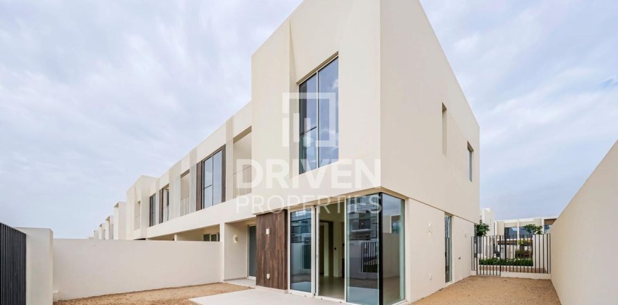 Townhouse in The Valley, Dubai 4 bedrooms, 258.08 sq.m. № 127659