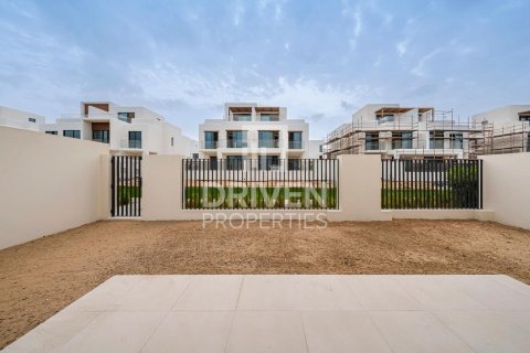 Townhouse in The Valley, Dubai 4 bedrooms, 258.08 sq.m. № 127659 - photo 24