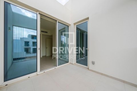 Townhouse in The Valley, Dubai 4 bedrooms, 258.08 sq.m. № 127659 - photo 22