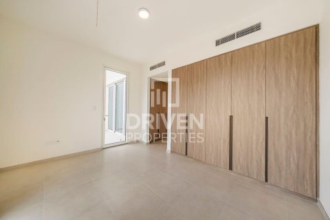 Townhouse in The Valley, Dubai 4 bedrooms, 258.08 sq.m. № 127659 - photo 12