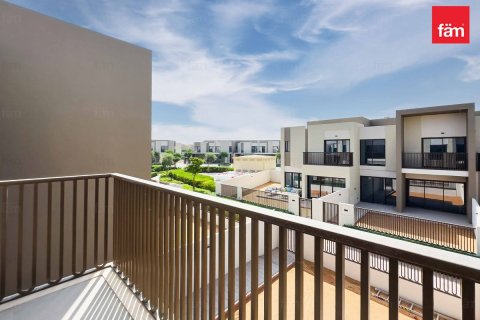 Снять в аренду таунхаус в Дубае: 3 спальни, 16449.8м², № 64169 - фото 12