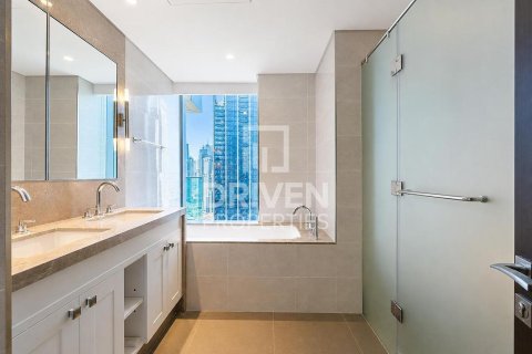 Apartment in Downtown Dubai (Downtown Burj Dubai), Dubai 2 bedrooms, 159.42 sq.m. № 142880 - photo 15
