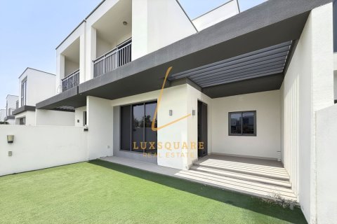Villa in Dubai Hills Estate, Dubai 3 bedrooms, 196 sq.m. № 110714 - photo 19