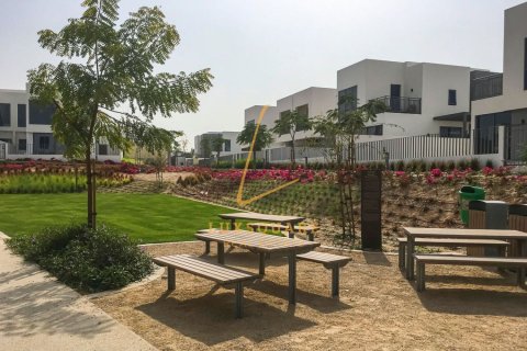 Villa in Dubai Hills Estate, Dubai 3 bedrooms, 196 sq.m. № 110714 - photo 4