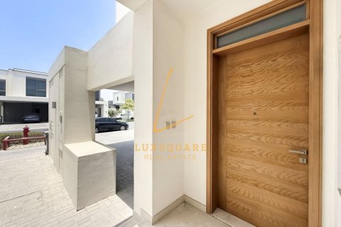 Villa in Dubai Hills Estate, Dubai 3 bedrooms, 196 sq.m. № 110714 - photo 3