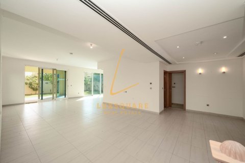 Villa in Jumeirah Park, Dubai 4 bedrooms, 511 sq.m. № 110717