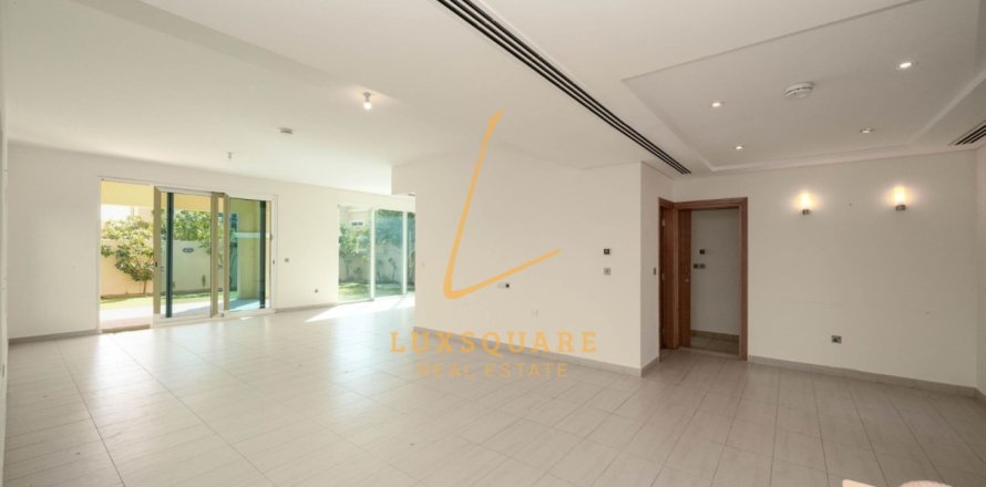 Villa in Jumeirah Park, Dubai 4 bedrooms, 511 sq.m. № 110717