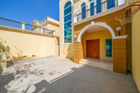 Villa in Jumeirah Park, Dubai 4 bedrooms, 512 sq.m. № 110715 - photo 16