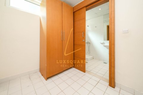 Villa in Jumeirah Park, Dubai 4 bedrooms, 512 sq.m. № 110715 - photo 11