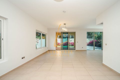 Villa in Jumeirah Park, Dubai 4 bedrooms, 512 sq.m. № 110715 - photo 22