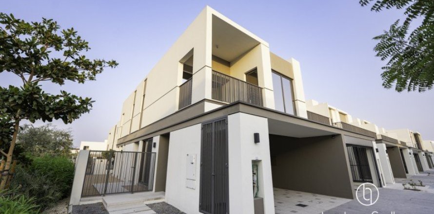 Villa in Dubai 4 bedrooms, 252.6 sq.m. № 77262