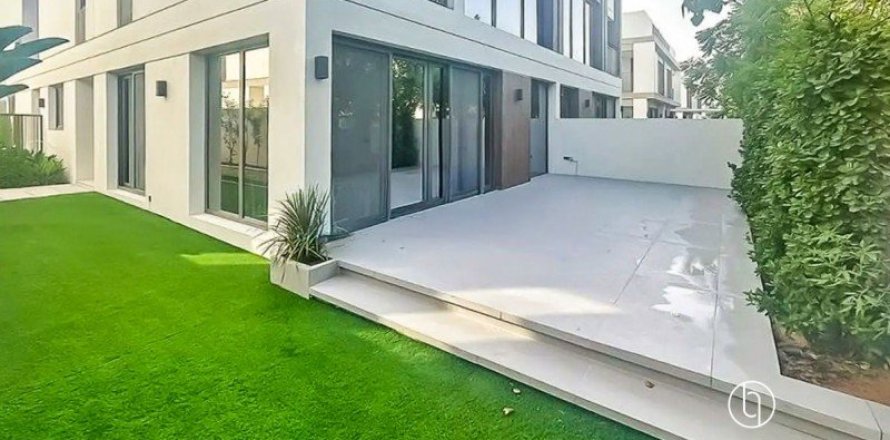 Villa en Dubai, 4 dormitorios, 143.9 m², № 77271