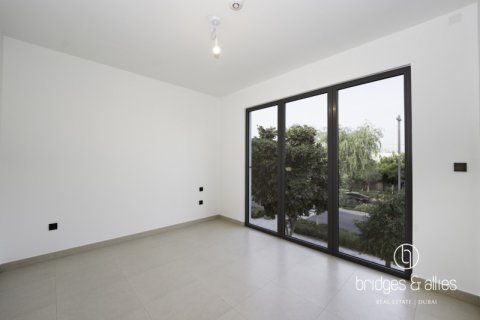 Снять в аренду виллу в Дубае: 4 спальни, 221.7м², № 77274 - фото 16