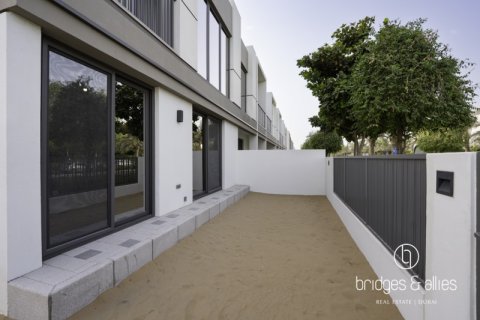 Снять в аренду виллу в Дубае: 4 спальни, 221.7м², № 77274 - фото 26