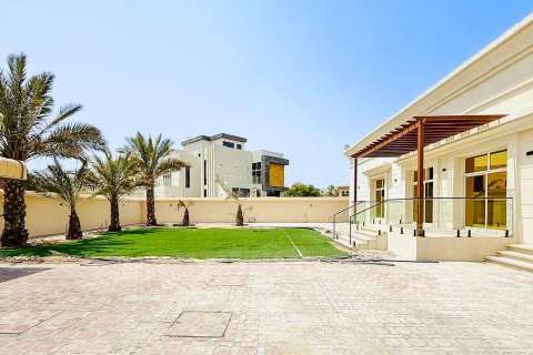 Villa in Dubai 4 bedrooms, 557.42 sq.m. № 142187 - photo 2