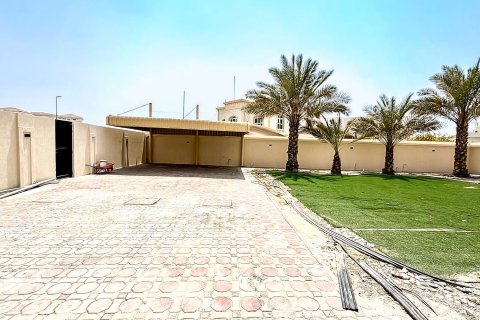 Villa in Dubai 4 bedrooms, 557.42 sq.m. № 142187 - photo 13