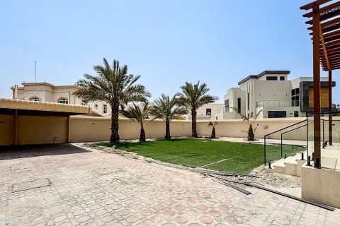 Villa in Dubai 4 bedrooms, 557.42 sq.m. № 142187 - photo 3