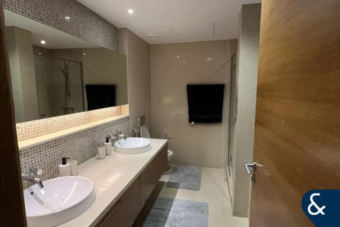 Apartamento en CLAREN TOWERS en Downtown Dubai (Downtown Burj Dubai), Dubai, 2 dormitorios, 154 m², № 79367 - foto 8